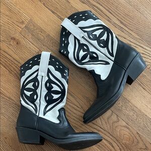 STEVE MADDEN Black and White Western Boots